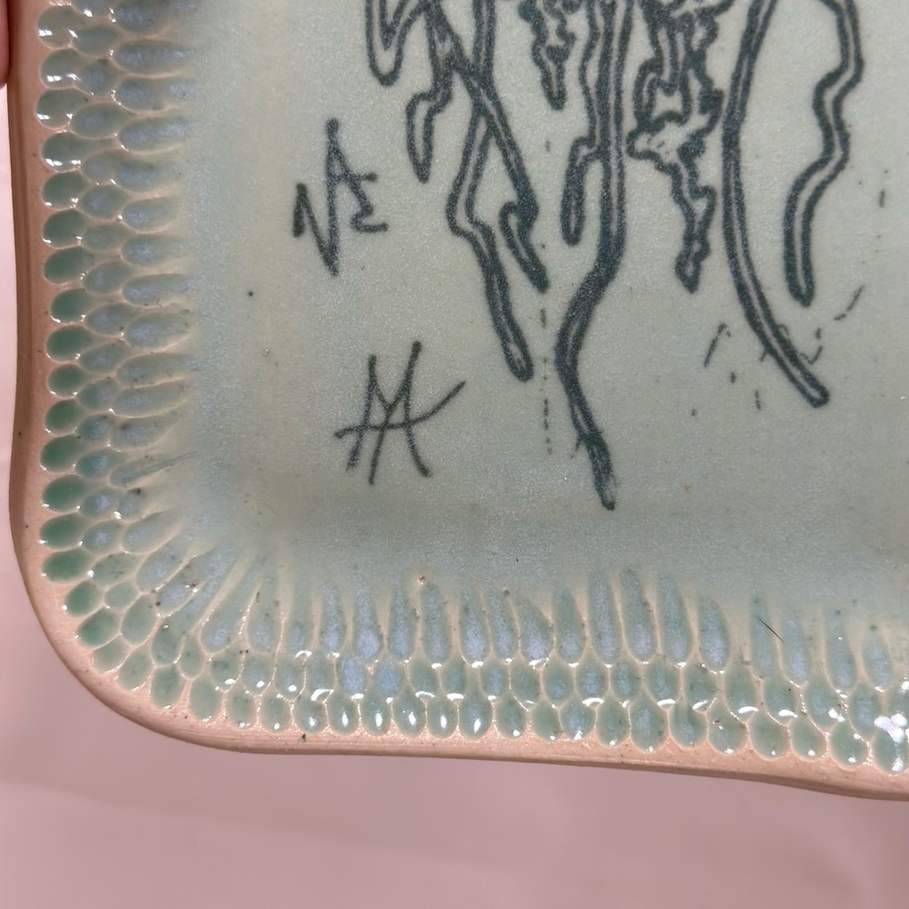 Studio pottery trinket tray. Green glaze with hand painted Jellyfish design. - Picture 13 of 14